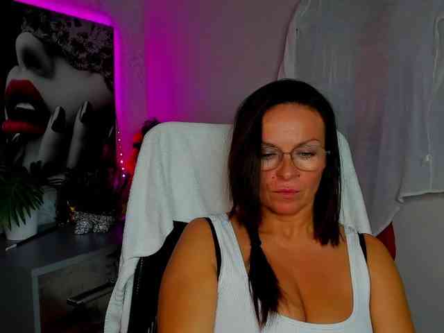 Model: HelenSHOW1