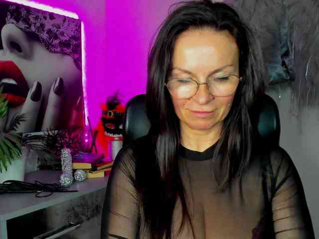 HelenSHOW1 Live Webcam on BongaCams