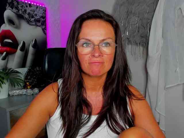 HelenSHOW1 webcam