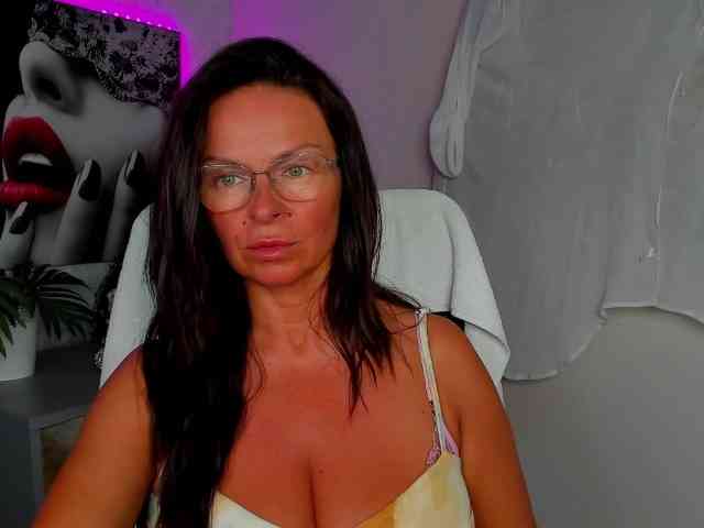 Model: HelenSHOW1