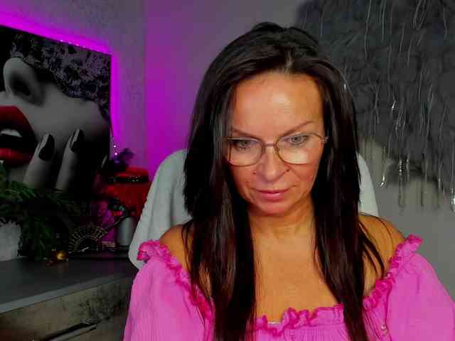 Model: HelenSHOW1