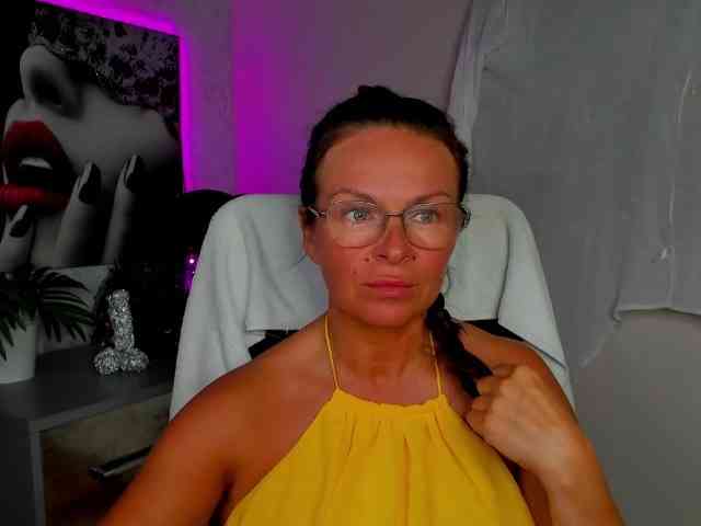 HelenSHOW1 webcam