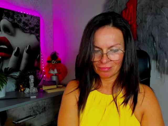 Model: HelenSHOW1