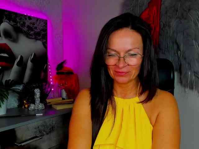 Model: HelenSHOW1