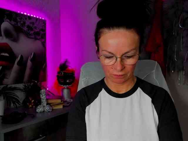HelenSHOW1 webcam