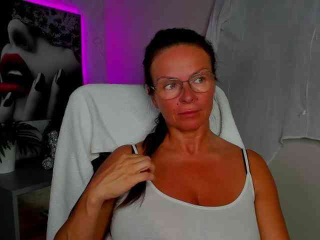 Model: HelenSHOW1
