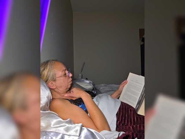 BaditaLuna live cam on BongaCams