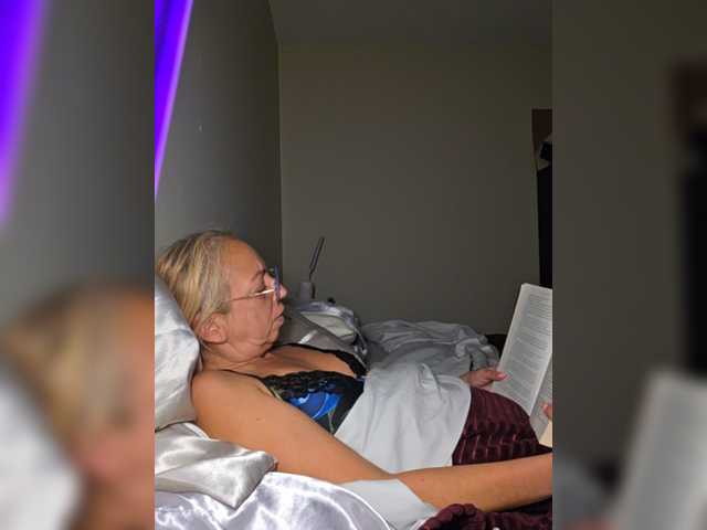 BaditaLuna live cam on BongaCams