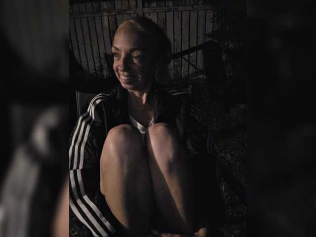 BaditaLuna live cam on BongaCams