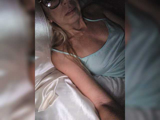 BaditaLuna live cam on BongaCams