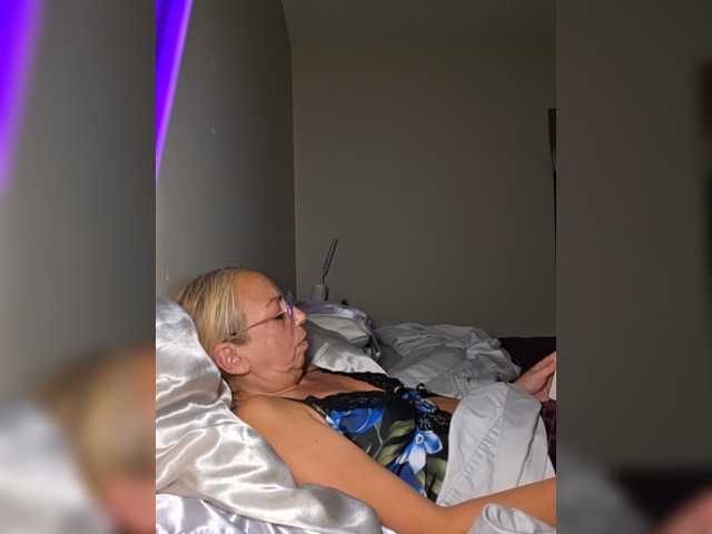 BaditaLuna live cam on BongaCams