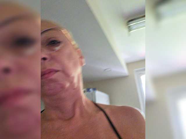 BaditaLuna live webcam show