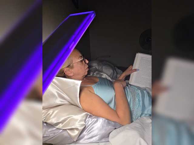 BaditaLuna live cam on BongaCams