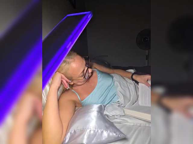 BaditaLuna live cam on BongaCams