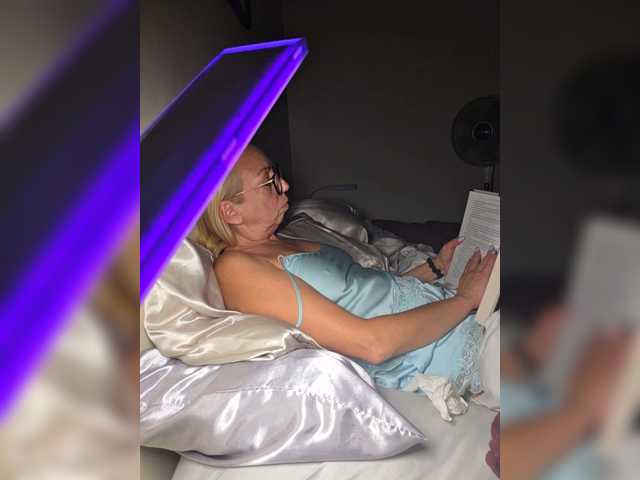 BaditaLuna live cam on BongaCams