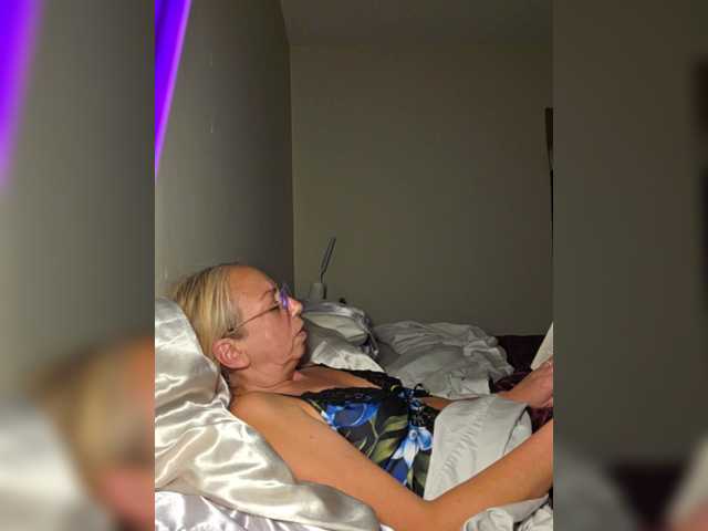 BaditaLuna live cam on BongaCams