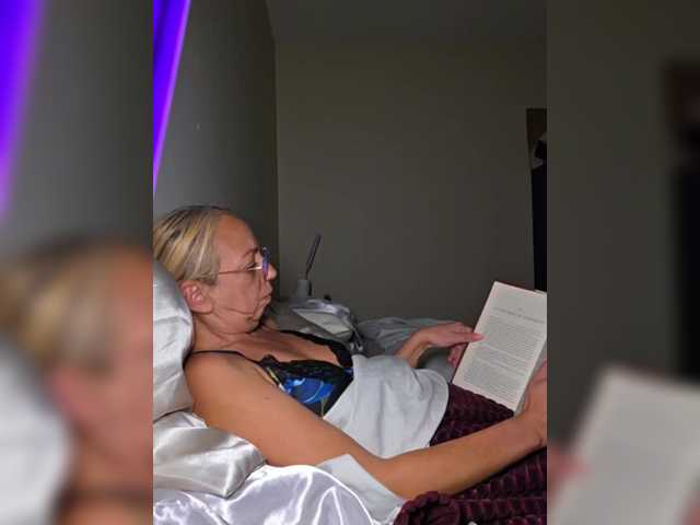 BaditaLuna live cam on BongaCams