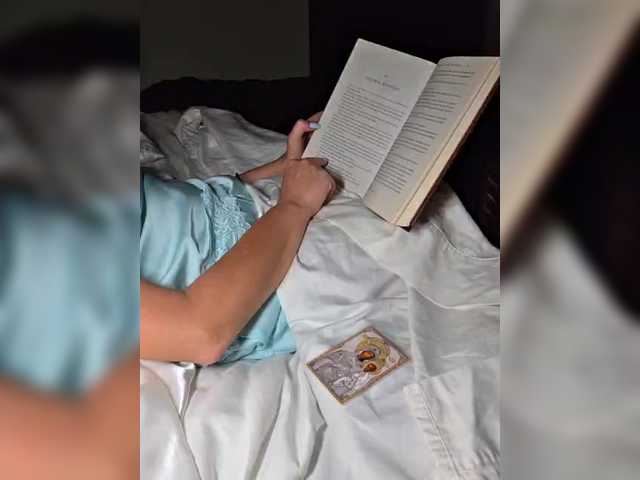 BaditaLuna live webcam show