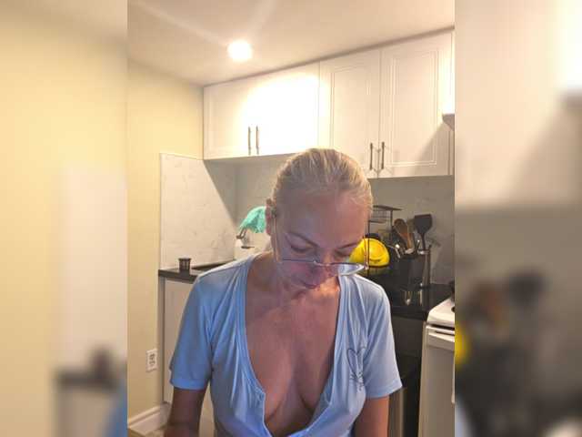 BaditaLuna live cam on BongaCams