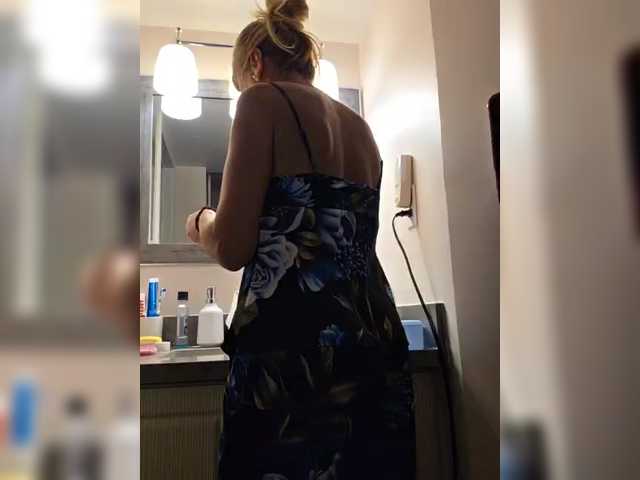 BaditaLuna live cam on BongaCams
