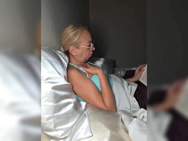 BaditaLuna live webcam show