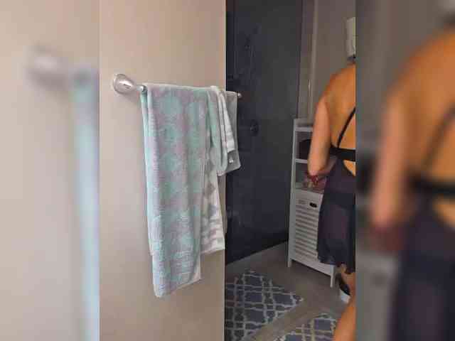 BaditaLuna live female cam on bongacams