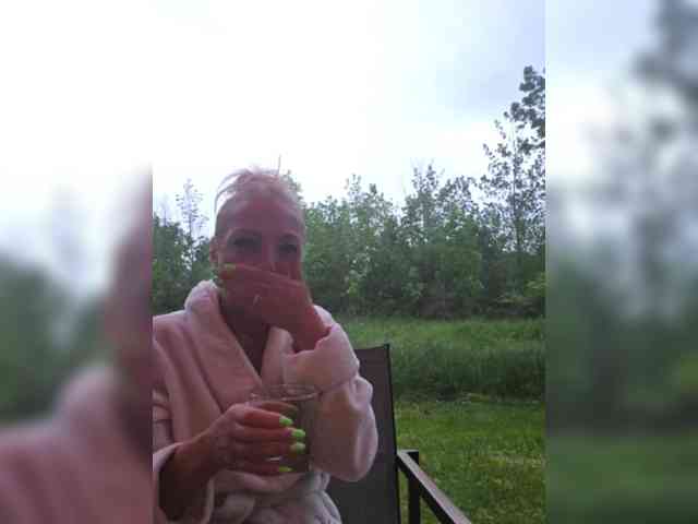 BaditaLuna Live Webcam on BongaCams