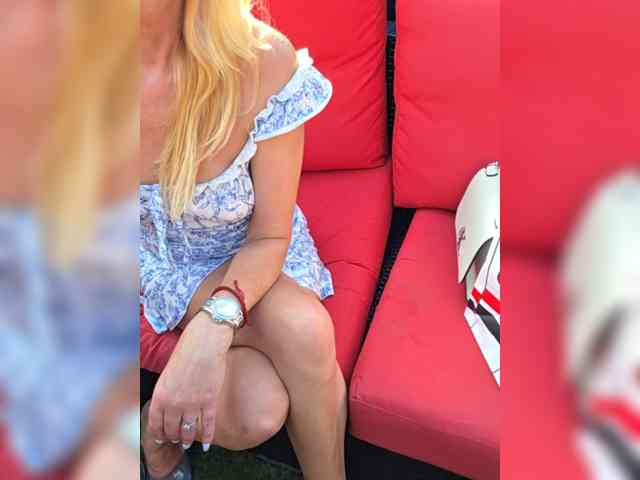 BaditaLuna live female cam on bongacams