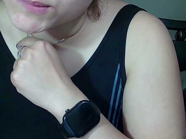 StarEli es una chica cam española esperándote para sexo en vivo