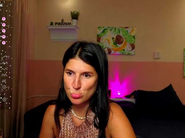 AliannaSoloKisses live webcam show