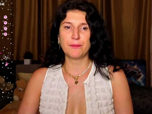 AliannaSoloKisses live cam on BongaCams