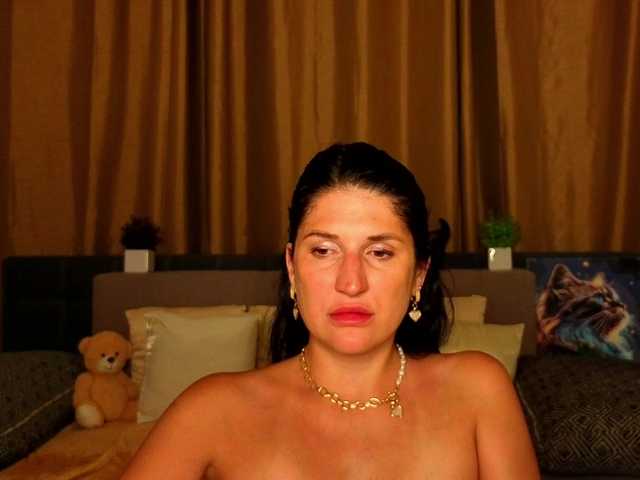 AliannaSoloKisses live cam on BongaCams