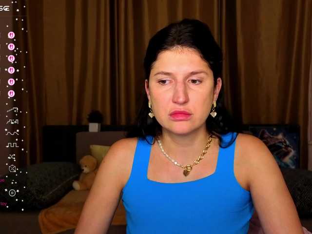 AliannaSoloKisses live cam on BongaCams