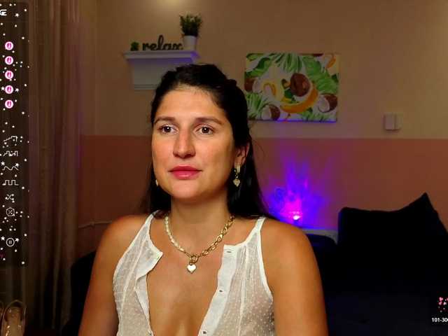 AliannaSoloKisses live webcam show