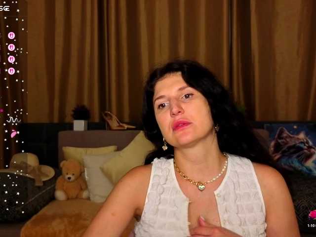 AliannaSoloKisses live cam on BongaCams