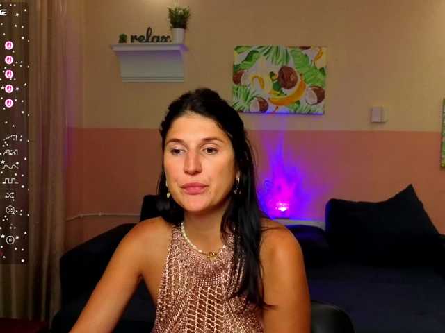 AliannaSoloKisses live webcam show