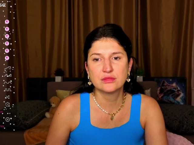 AliannaSoloKisses live cam on BongaCams