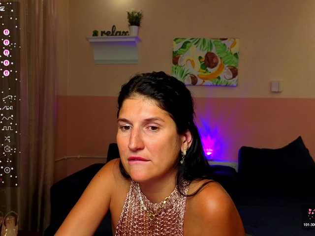 AliannaSoloKisses live webcam show