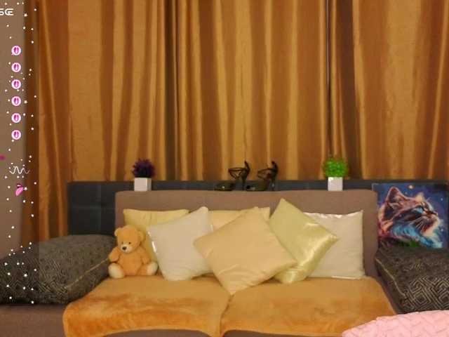 AliannaSoloKisses live cam on BongaCams