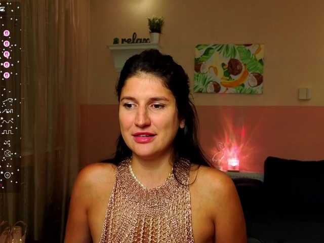 AliannaSoloKisses live cam on BongaCams