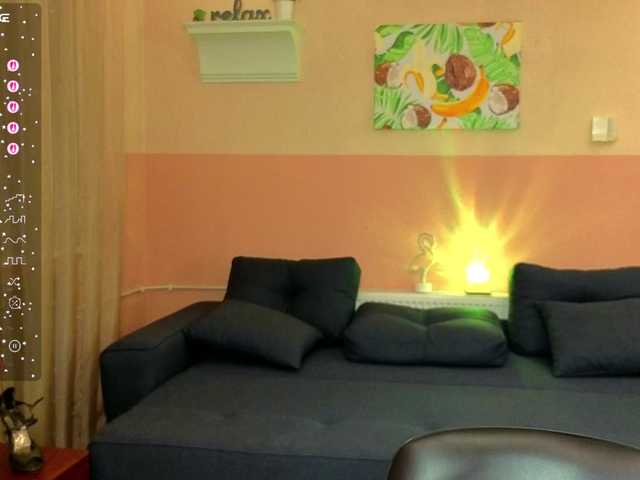 le modèle AliannaSoloKisses est en webcam porno dans un show sur le site bongacams, il possède les tags suivants: White/Caucasian,Brunette,Shaved