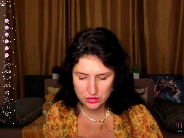 AliannaSoloKisses live cam on BongaCams