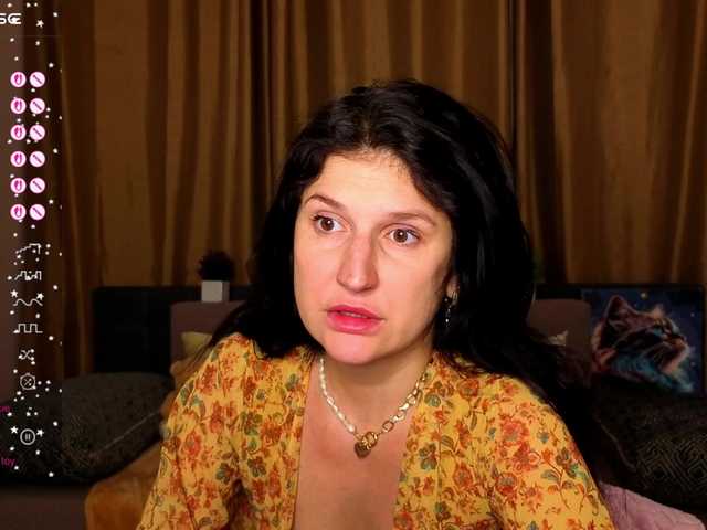 AliannaSoloKisses live cam on BongaCams