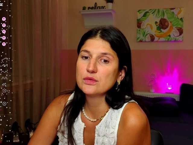 AliannaSoloKisses live cam on BongaCams