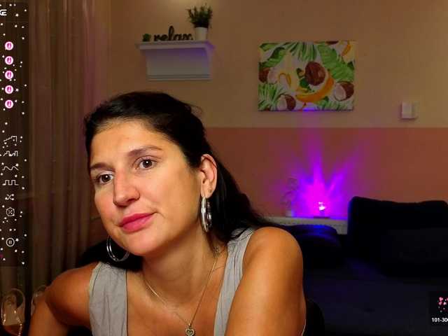 AliannaSoloKisses live cam on BongaCams