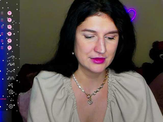 AliannaSoloKisses live cam on BongaCams