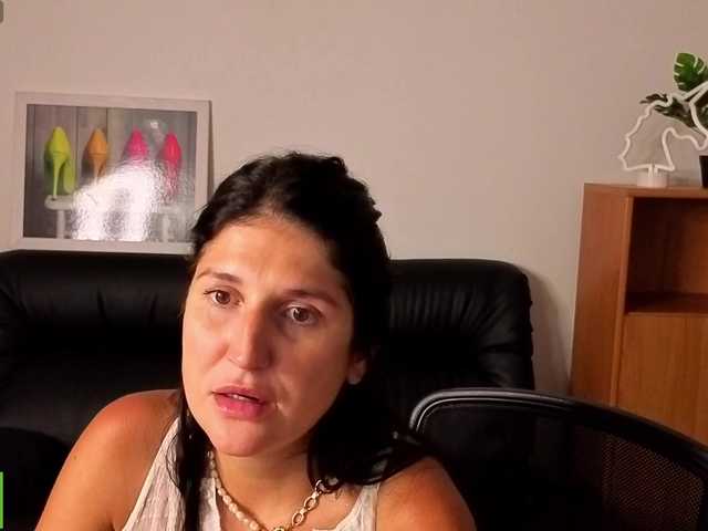 AliannaSoloKisses live cam on BongaCams