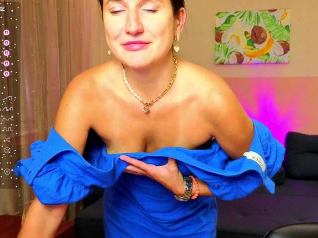 AliannaSoloKisses live cam on BongaCams