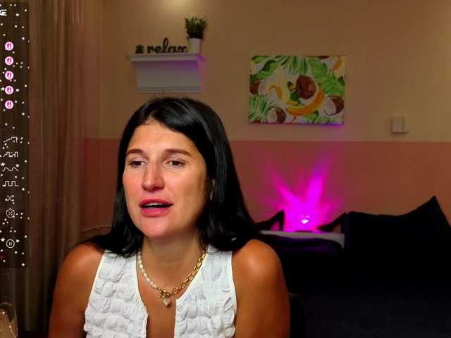 AliannaSoloKisses live webcam show