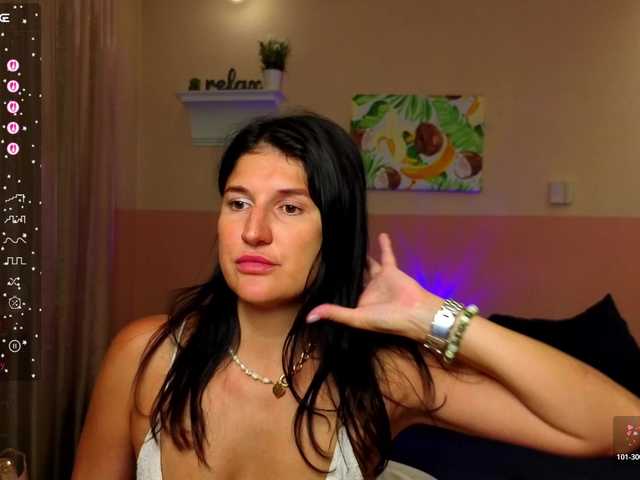 AliannaSoloKisses live cam on BongaCams